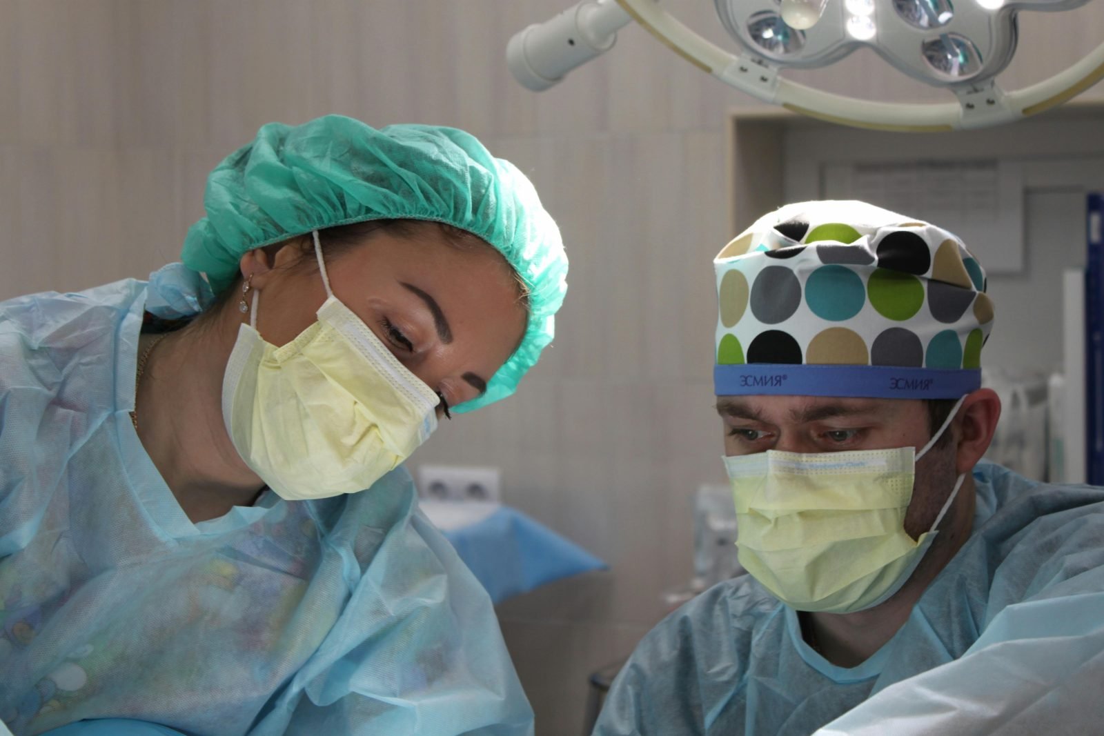 Patient recovering from private gallbladder surgery in a UK hospital