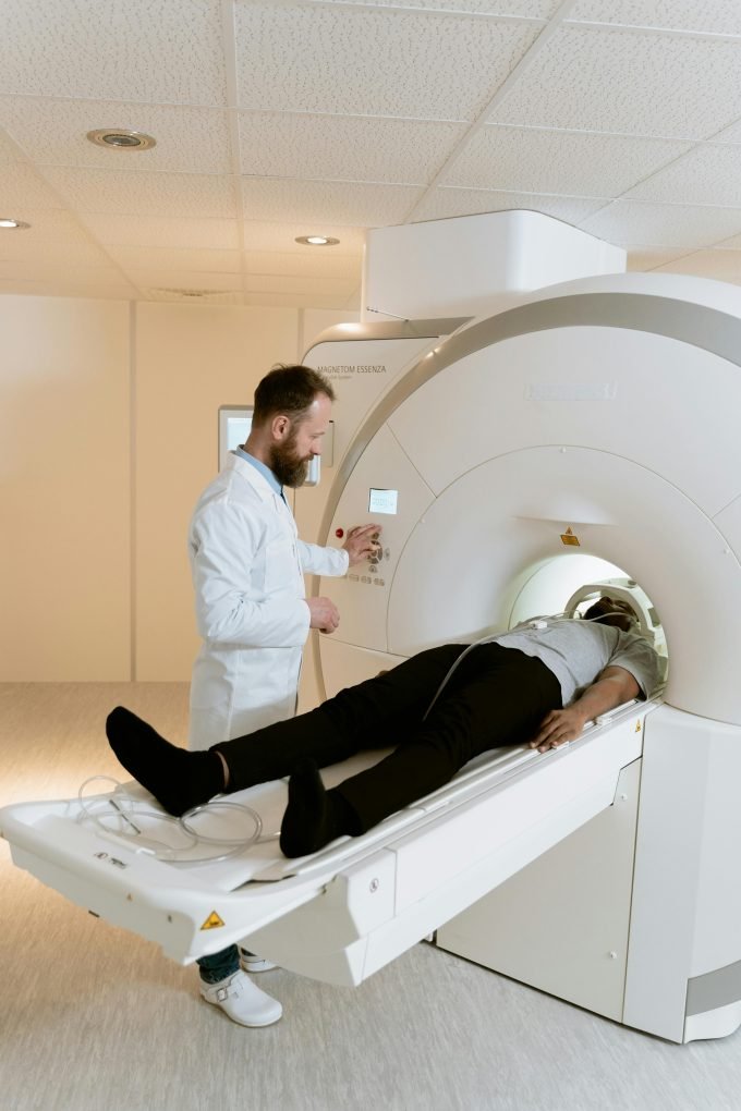MRI scanner in private clinic UK – NHS MRI wait times 2025