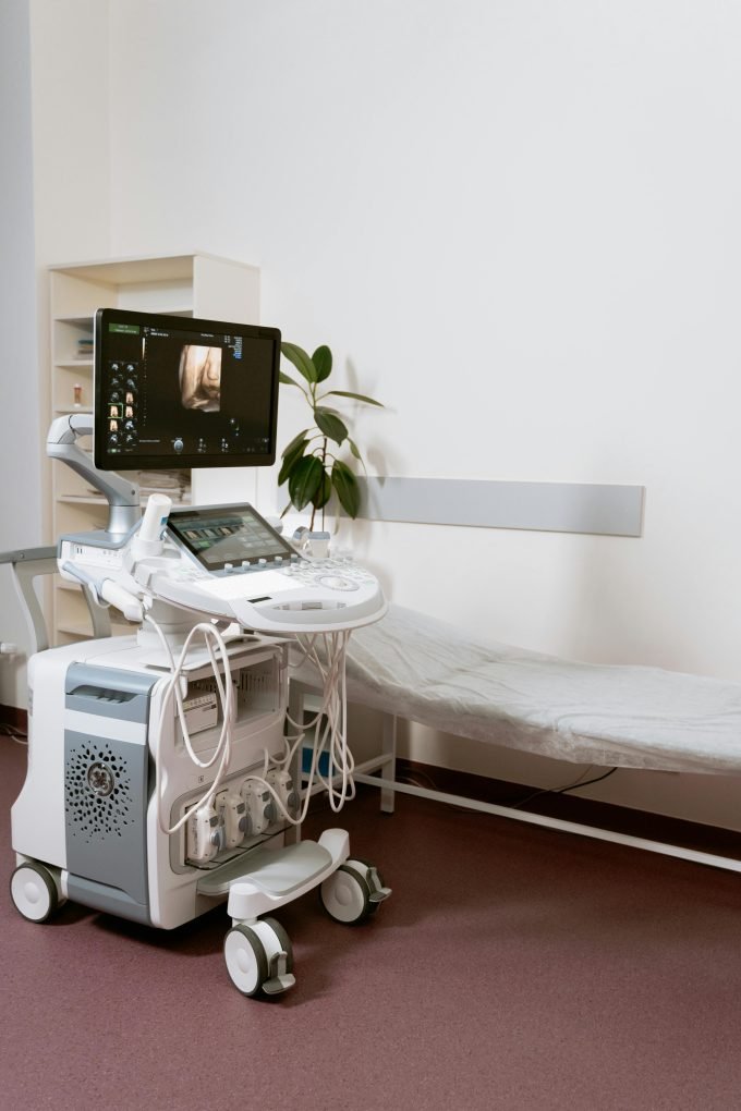Private ultrasound scan in a UK diagnostic clinic in 2025